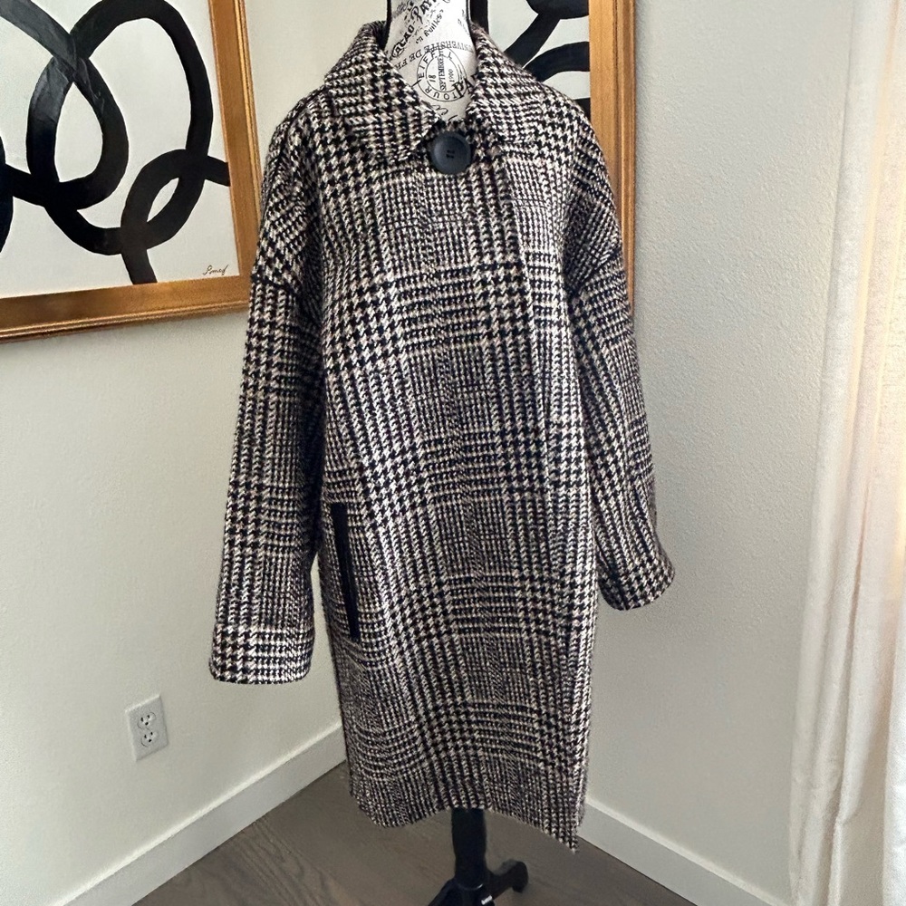 Vintage LAFAYETTE 148 New York
Houndstooth Buttoned Coat
